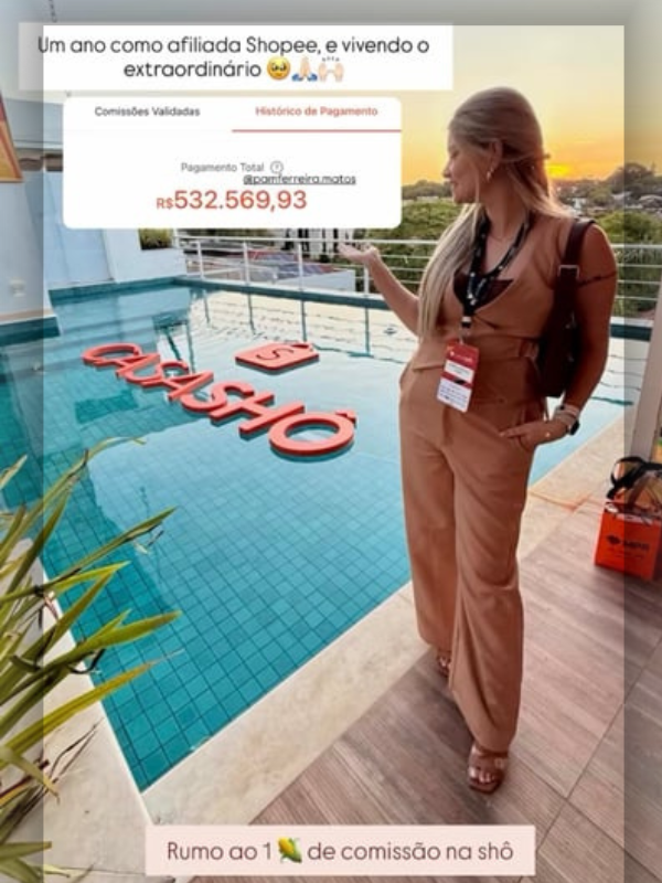 Pâmela Ferreira com Laptop